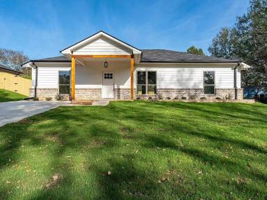 Main picture of 215 Timberline Dr
