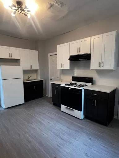 Main picture of 163 N 6th St