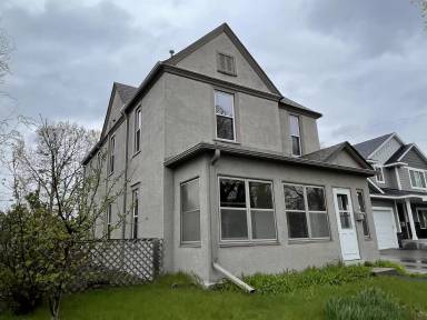 Main picture of 207 20th Ave NE