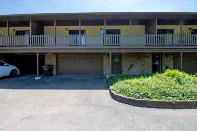 Main picture of 261 S Milton St