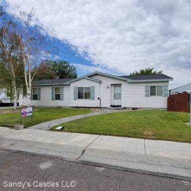 Main picture of 1390 Primrose Ln