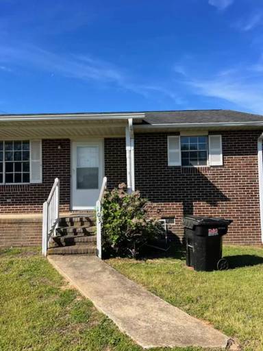 Main picture of 103 Teakwood Dr