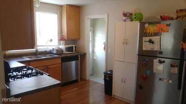 Main picture of 1413 Lake St NE