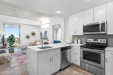 Main picture of 40 Point St