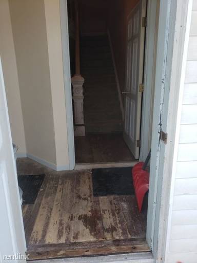 Main picture of 34 Seminary St
