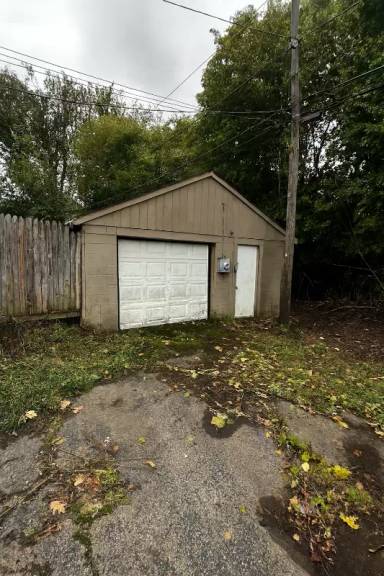 Main picture of 1 Alonzo St