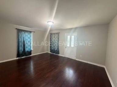 Main picture of 4710 Plum St