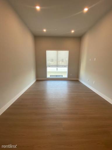 Main picture of 909 S Le Doux Rd