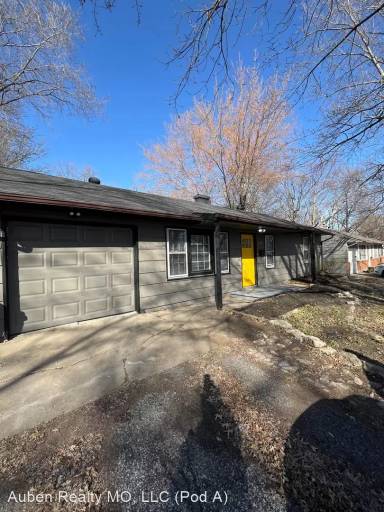 Main picture of 8204 E 110th St
