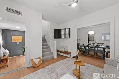 Main picture of 4223 Bridge Ave