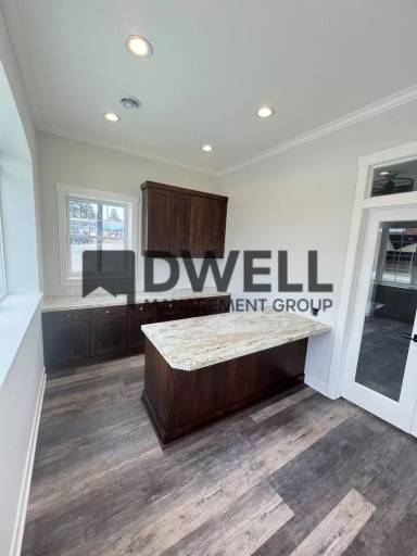 Main picture of 105 1st St NW