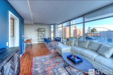 Main picture of 600 S Clark St