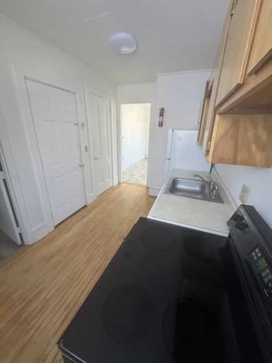 Main picture of 290 Main St