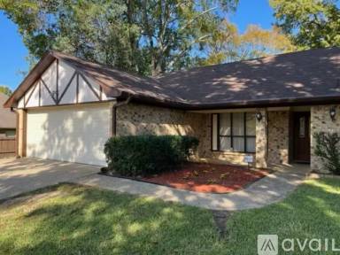 Main picture of 813 Carriage Dr