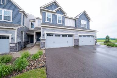 Main picture of 14160 Addison Trl