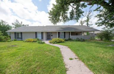 Main picture of 1025 Henrietta Ln