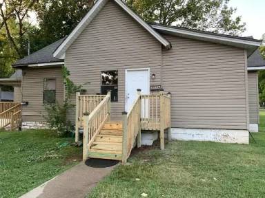 Main picture of 1403 N Clay Ave