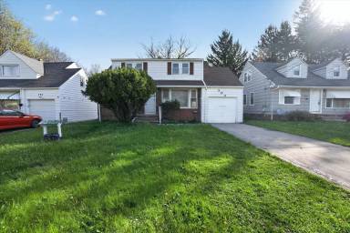Main picture of 303 S Green Rd