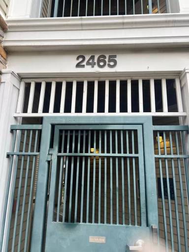 Main picture of 2465 Army Navy Dr
