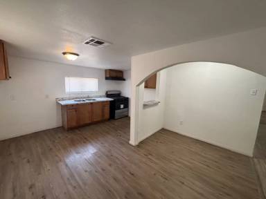 Main picture of 113 Roosevelt St
