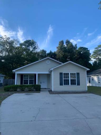 Main picture of 256 Victory Gardens Dr