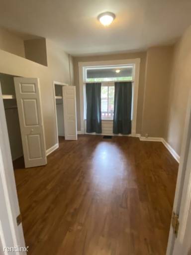 Main picture of 1721 Middle St