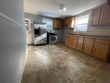 Main picture of 569 Congress St