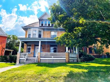 Main picture of 185 Lincoln Ave