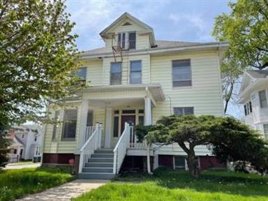 Main picture of 605 W Macon St