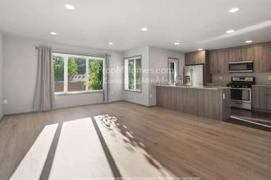 Main picture of 14456 NE Glisan St