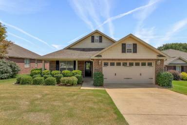 Main picture of 120 Forest Glade Dr