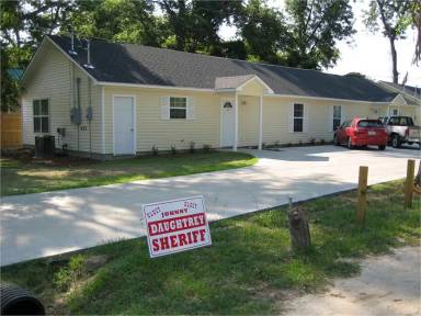 Main picture of 405 W 1st St