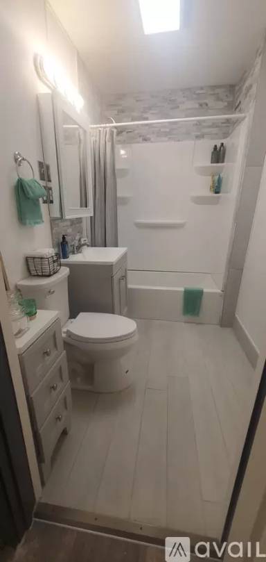Main picture of 1515 W 1st St