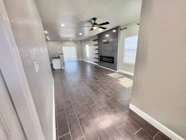 Main picture of 930 E Glorietta Dr