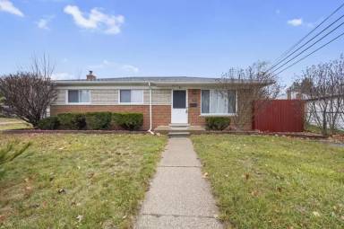 Main picture of 2243 Common Rd