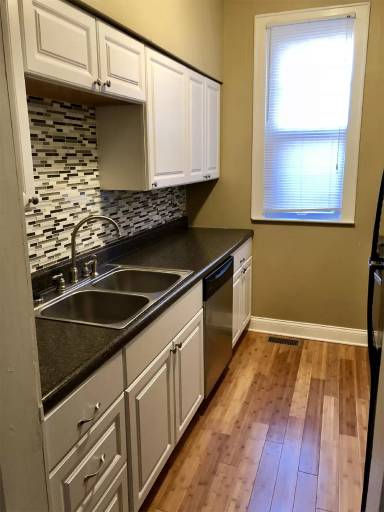 Main picture of 930 11th Avenue, Huntington, WV  25701