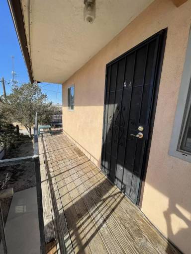 Main picture of 633 Oasis Drive Southwest - 4