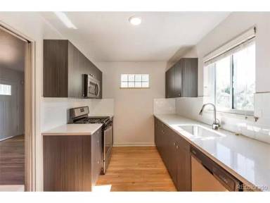 Main picture of 2255 W Exposition Ave