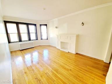 Main picture of 2701 W Granville Ave