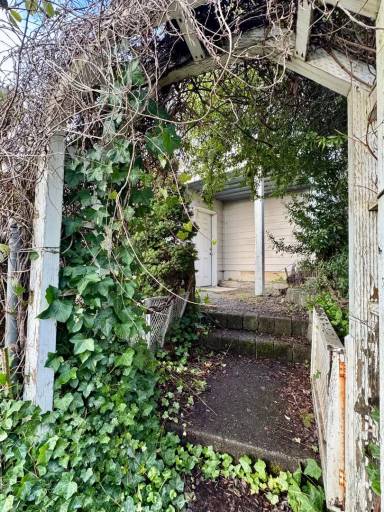 Main picture of 310 San Joaquin Ave