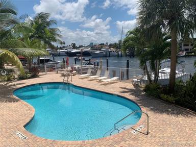 Main picture of 815 Middle River Dr