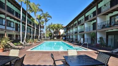 Main picture of Los Caballeros