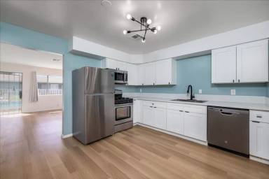 Main picture of 44440-44408 Acacia Dr