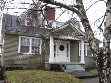 Main picture of 2345 SE Pine St