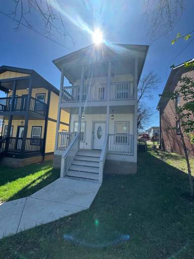 Main picture of 1911 Hermosa St