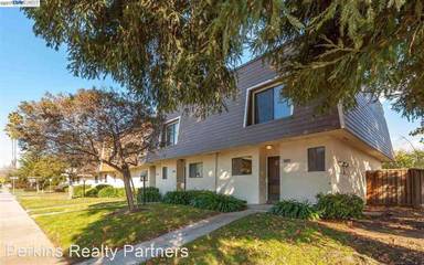 Main picture of 20486 Wisteria St