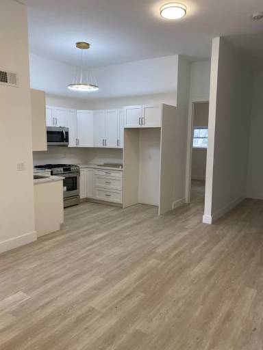 Main picture of 180 Howe Ave