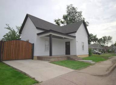 Main picture of 1124 E Hattie St