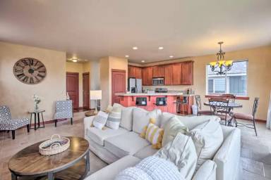 Main picture of 864 NE Locksley Dr
