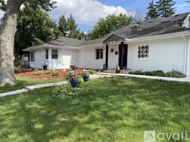 Main picture of 842 W 7th St